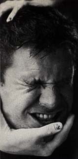 Pris clutching Deckard's head