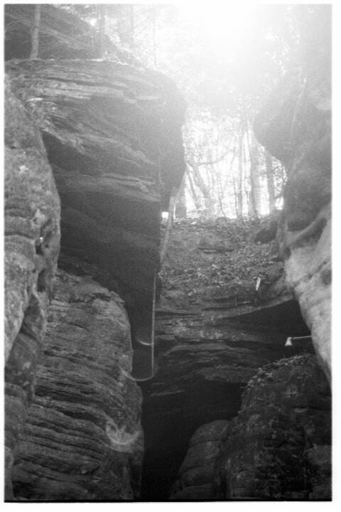 standrock-lightthroughtherocks